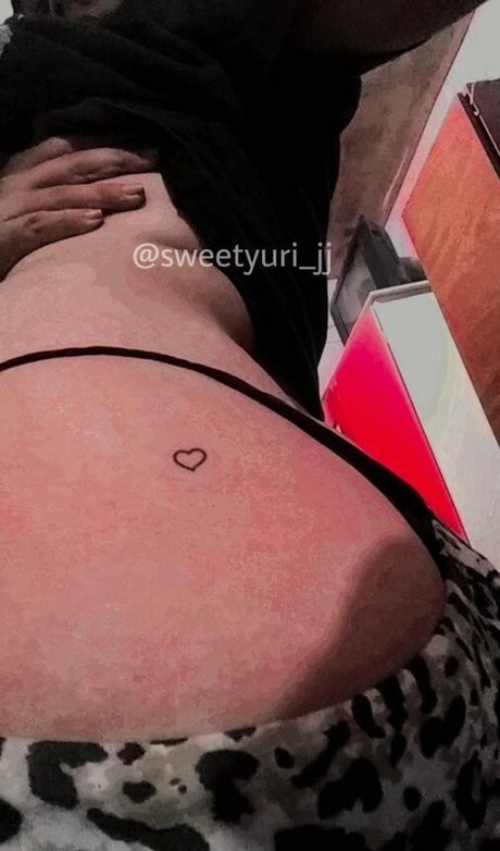 SweetYuri sexy model pics