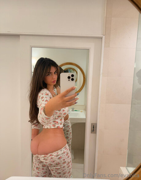 evanita model hot img