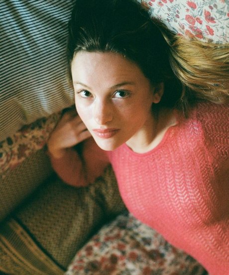 Camille Yolaine exclusive star image