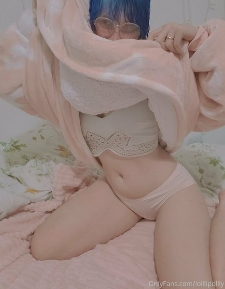 Lolllipollly model sexy picture