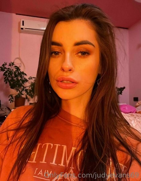 judyevans69 naked pornstar picture