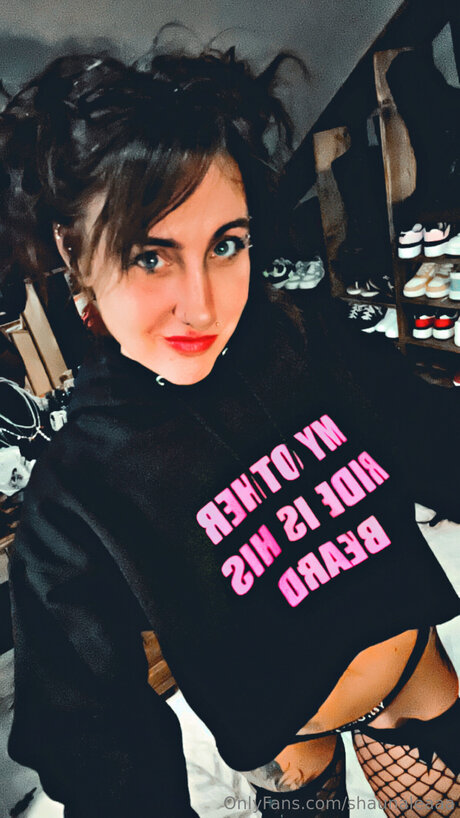 Shaunaleaaa art star pic