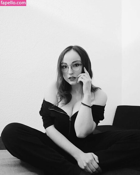 Oryvllmiee pornstar pretty pic