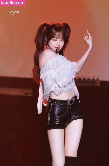 Hong Eunchae naked model pic