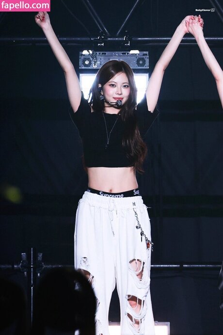 Hong Eunchae free model image