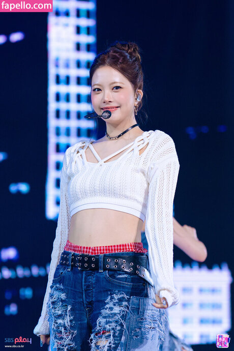 Hong Eunchae naked model gallery