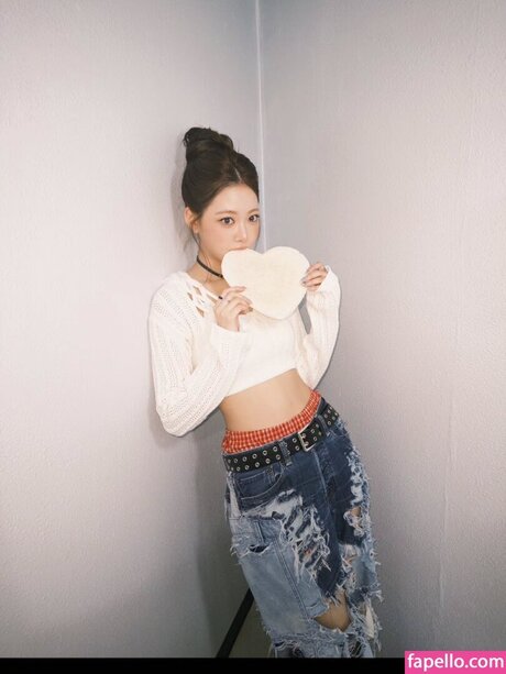 Hong Eunchae star best images