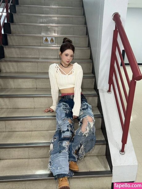 Hong Eunchae  model pornographic photo