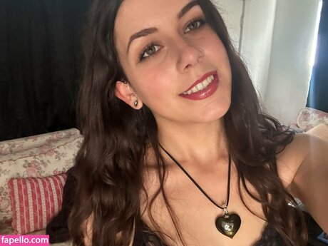 Lily Winters hd actress img