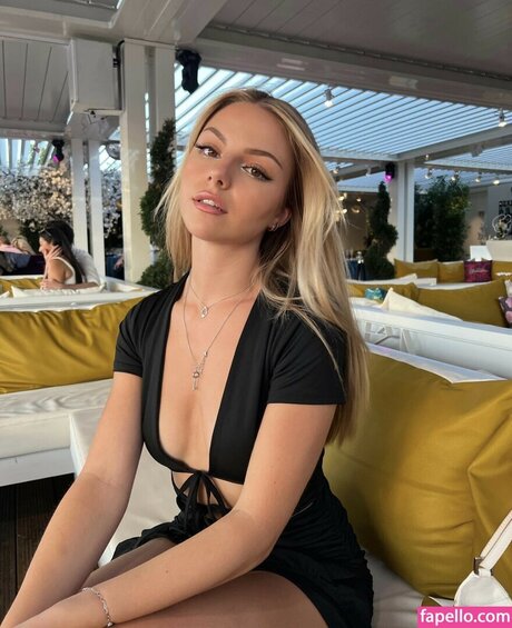 20 years old onlyfans nude img