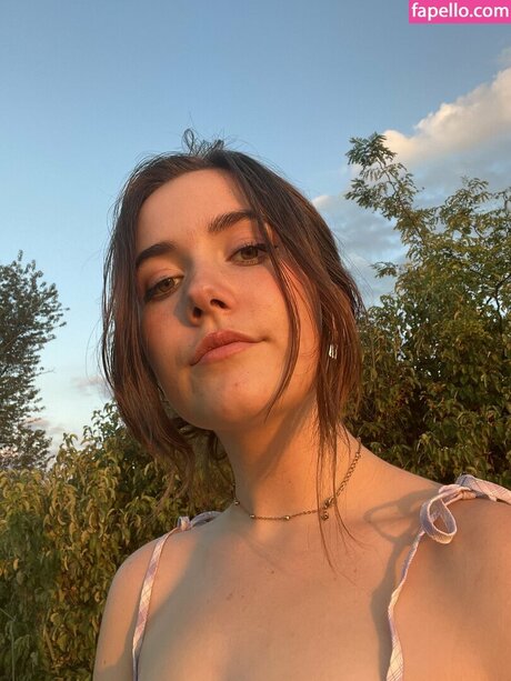 graciecatemakes naked model photo