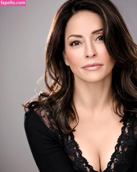 Emmanuelle Vaugier model top img
