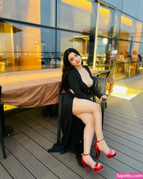 mumtahinaaa adult model photo