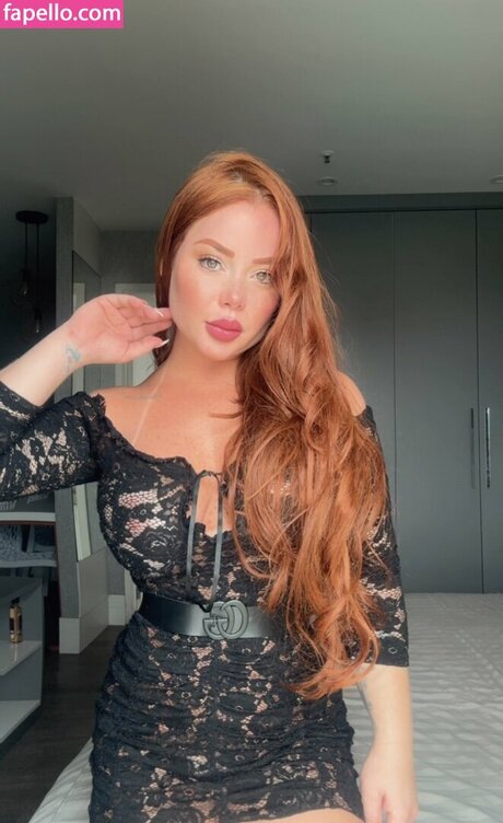 Isis Ruiva model best pic