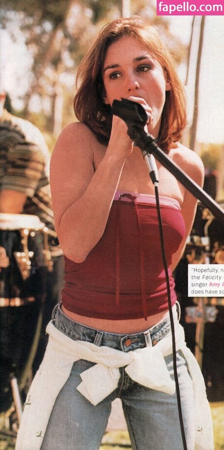 Amy Jo Johnson model top images