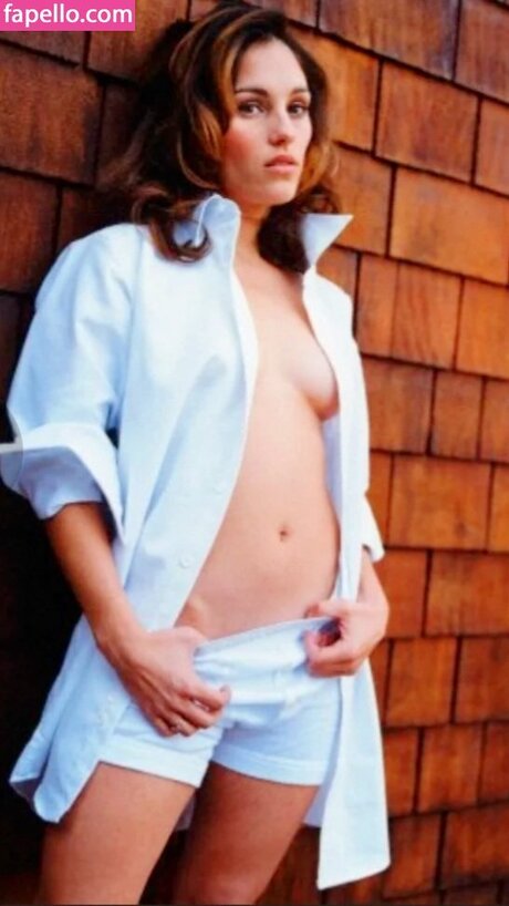 Amy Jo Johnson beautiful actress pictures