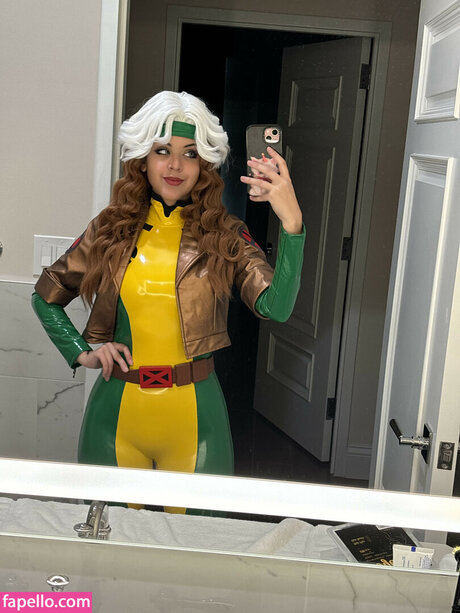Snarky Jay Cosplay model naked pics