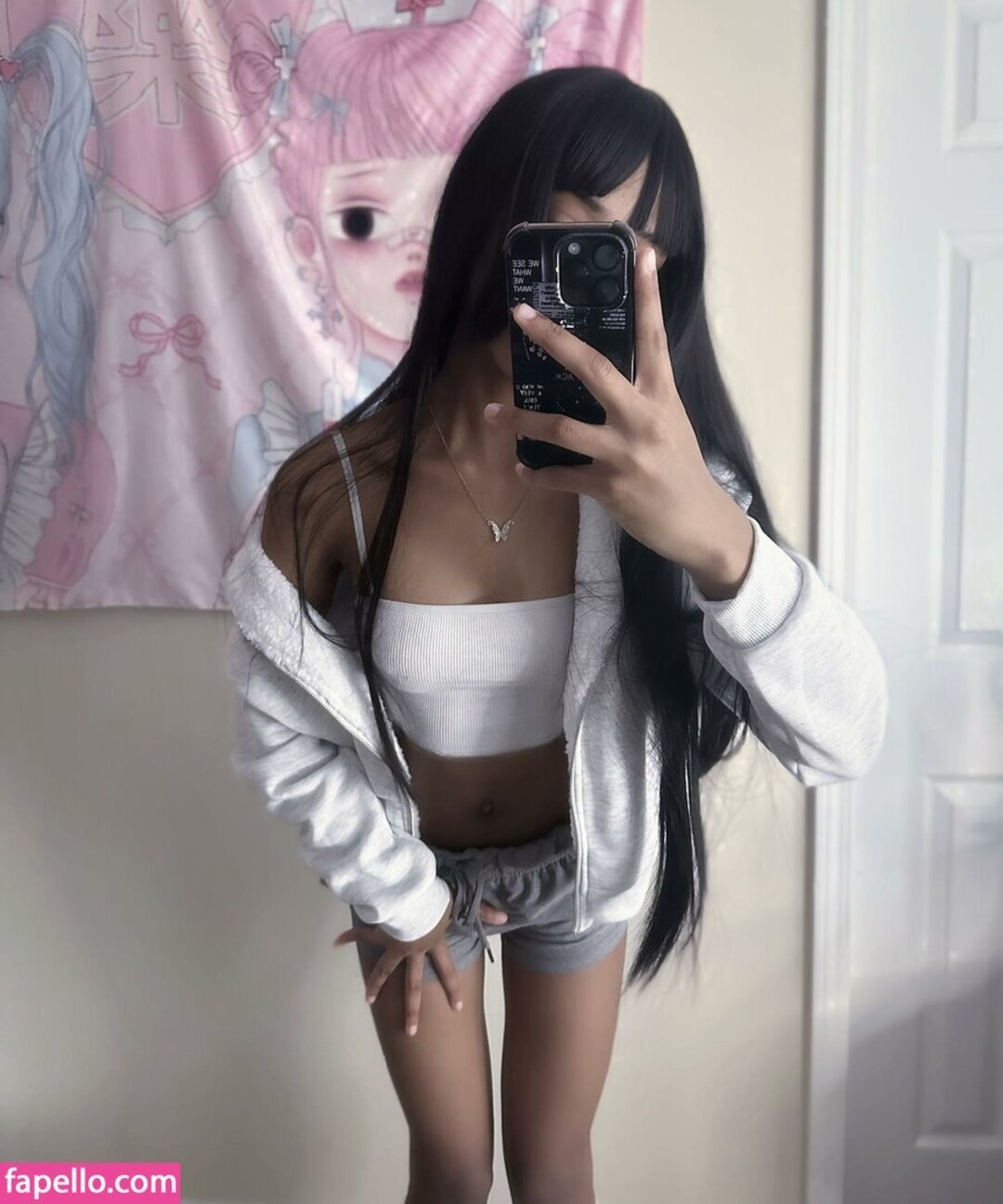 ShesnothingSpecial model naked pic