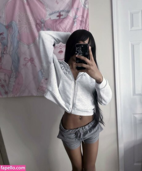 ShesnothingSpecial adult model pic