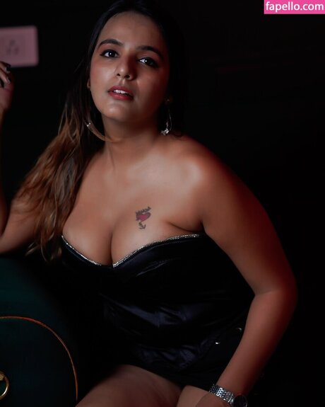 Shreyal Pandey model pornographic image