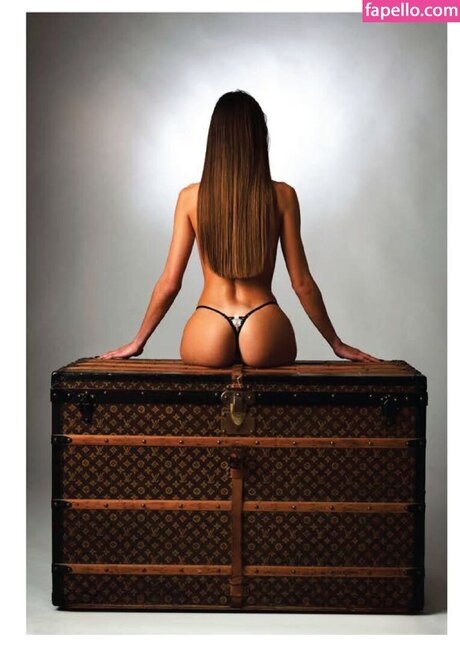 Elisa Dupuy model exclusive image