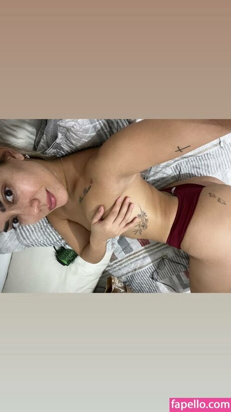 Hivia Silva Carneiro erotic model gallery