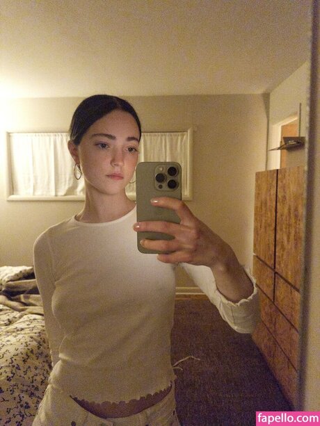 zoeplzshutup model pornographic photo