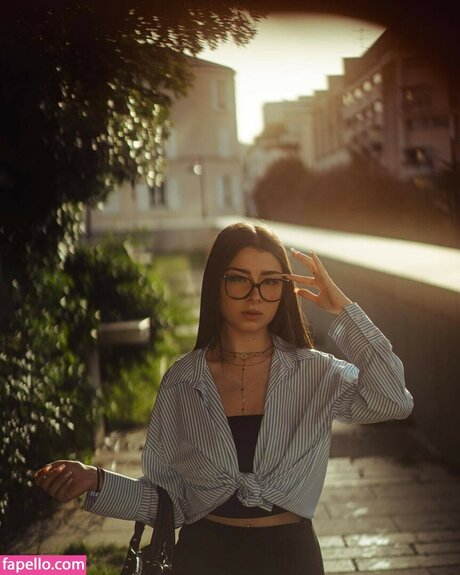 helydiaa model image