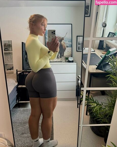 heleneelises naked pornstar pics