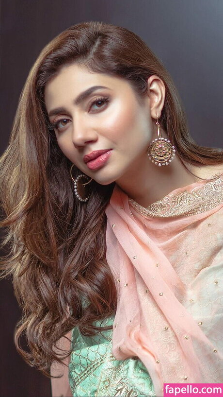 Mahira Khan model free pics