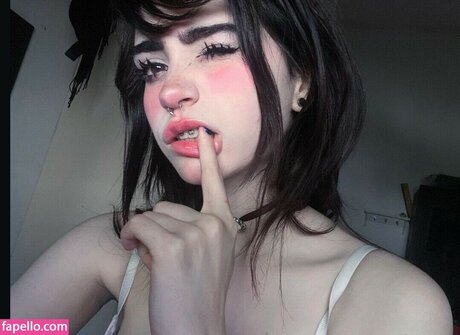 elinoiiddx erotic model pic