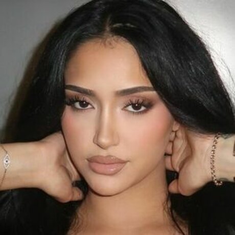 Leah Kateb star hd image