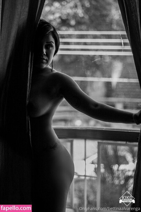 Bettina Alvarenga hot actress img