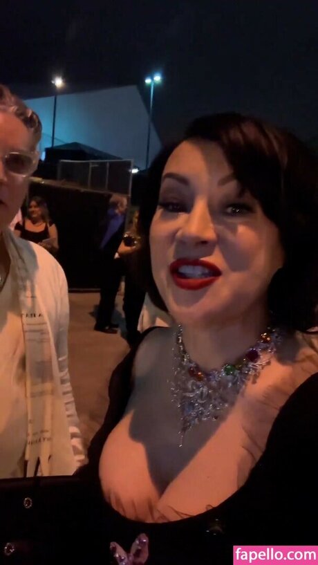 Jennifer Tilly pornographic model picture