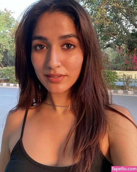 Ojasvi Sharma pretty model picture