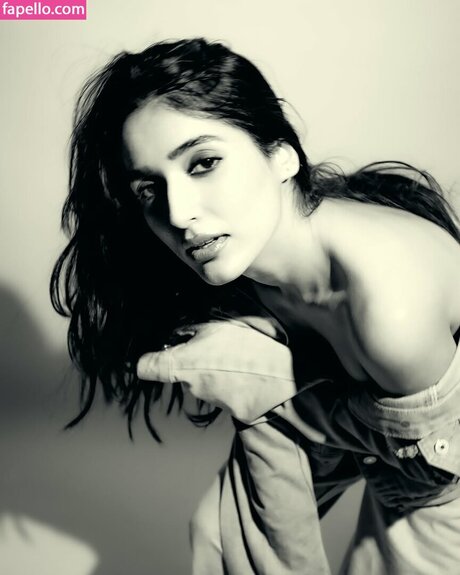 Ojasvi Sharma star hot picture