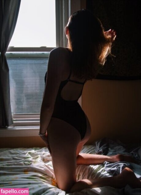 Sophie Pratt model hot pic