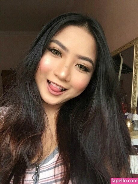 Zizi Wong porn model pictures