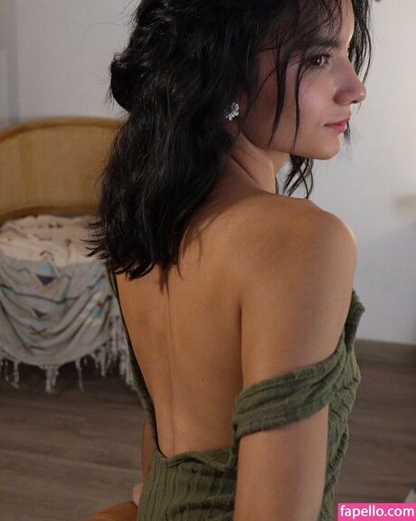 Ellelure model nice photo