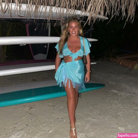 Sophie Williams naked pornstar img