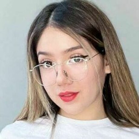 lily constantinee profile image