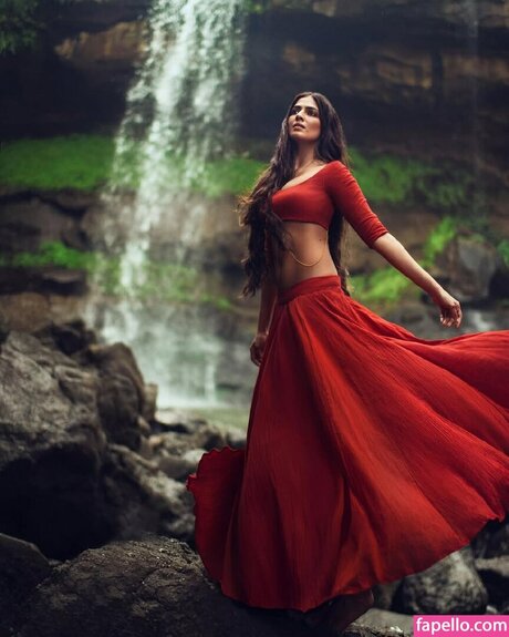 Malavika Mohanan model erotic pics