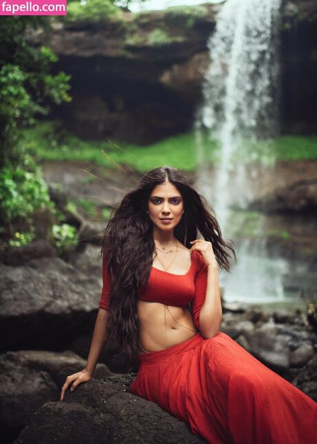 Malavika Mohanan model pornographic pictures