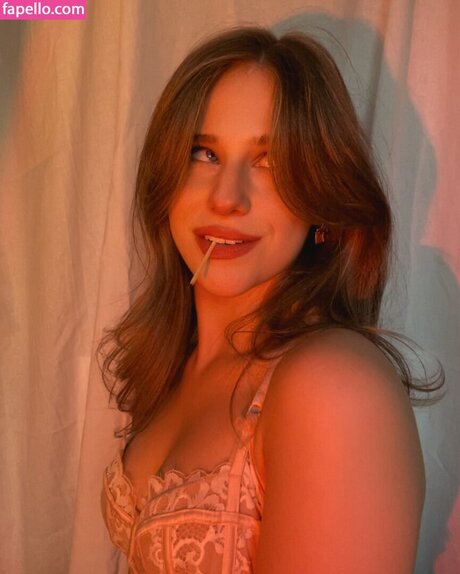 Alaurabidingcitizen model nudes image