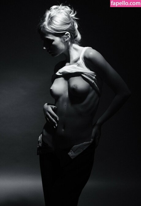 iolankaaa erotic model galleries