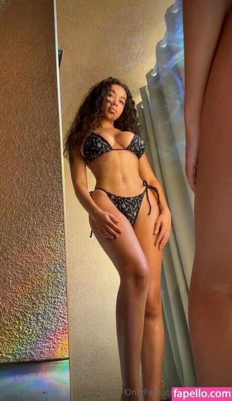 sydswrldxo sexy model photos