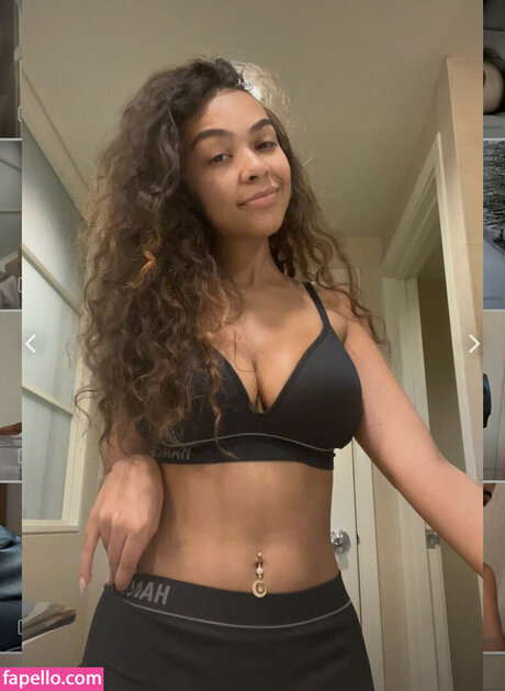 sydswrldxo nudes model pic
