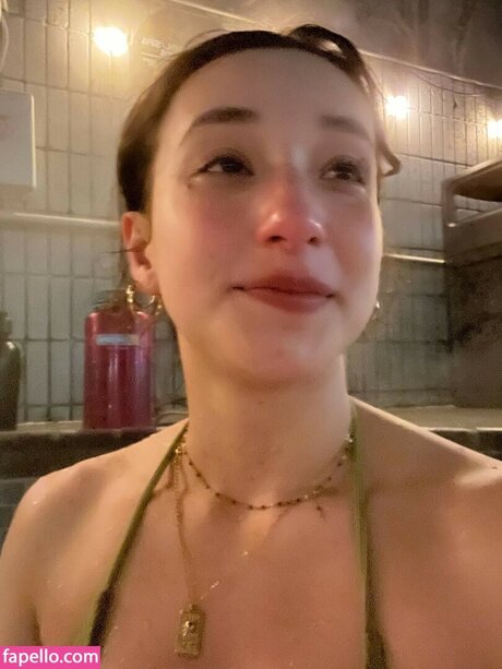 quezofrezco pretty actress photo