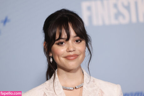 Jennaortega nude model photos