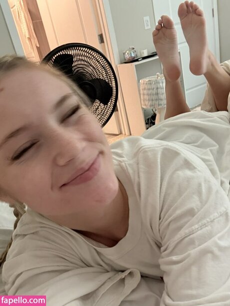 Mads Thompson Maddiiedee porn model picture